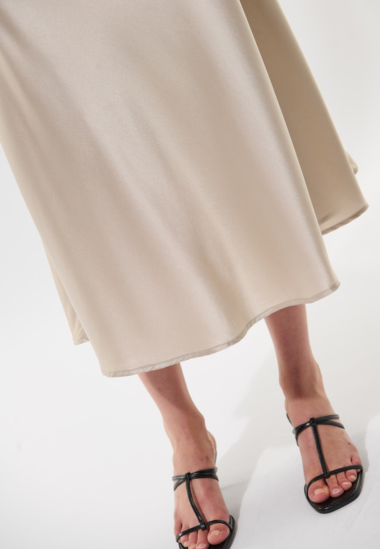 AdyDEA-Skirt cut on bias